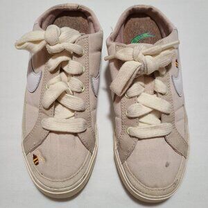 Nike White w Bee Tennis Shoe Mule Size 6 - S002